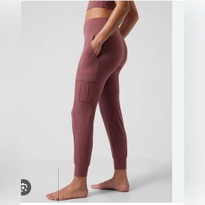 Athleta Mauve Cargo Salutation Joggers EUC!!